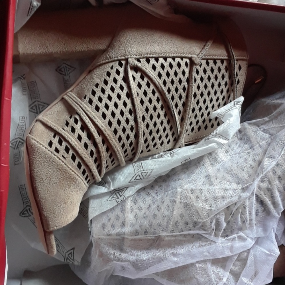 Heel boots